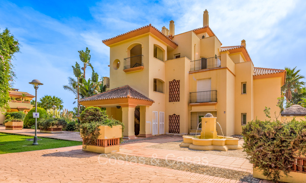 Appartement de 3 chambres à vendre à quelques pas de Puerto Banus et de la plage dans une urbanisation fermée à Nueva Andalucia, Marbella 73703