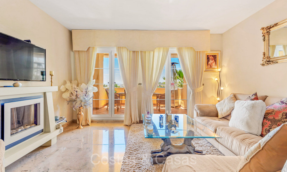 Appartement de 3 chambres à vendre à quelques pas de Puerto Banus et de la plage dans une urbanisation fermée à Nueva Andalucia, Marbella 73719