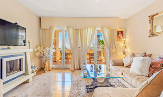 Appartement de 3 chambres à vendre à quelques pas de Puerto Banus et de la plage dans une urbanisation fermée à Nueva Andalucia, Marbella 73719 