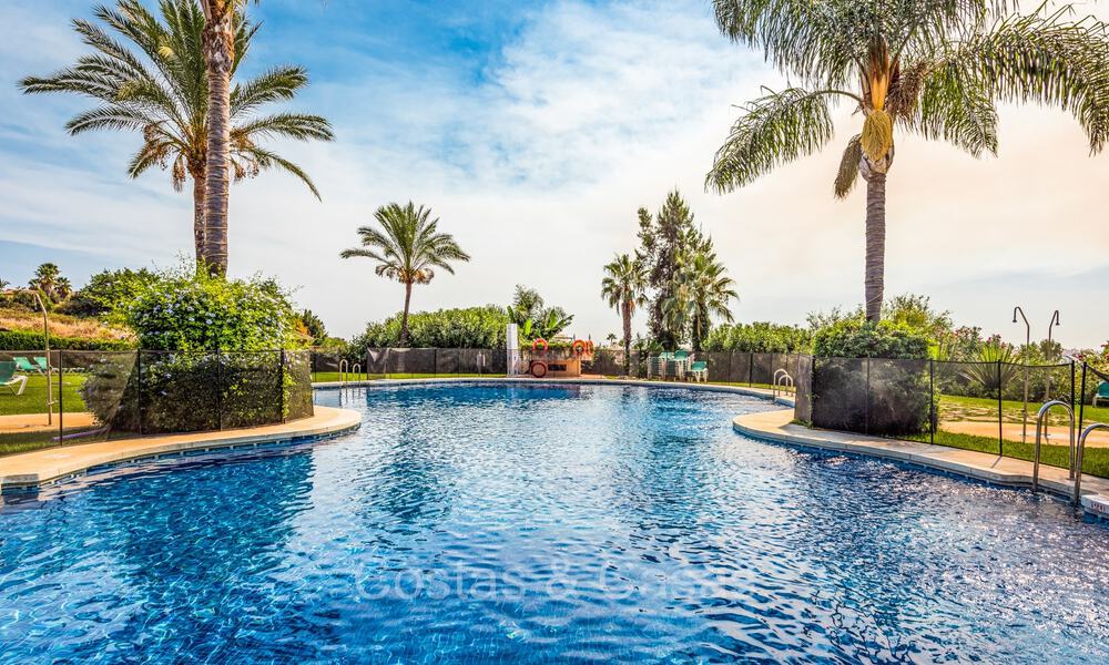 Appartement de 3 chambres à vendre à quelques pas de Puerto Banus et de la plage dans une urbanisation fermée à Nueva Andalucia, Marbella 73726