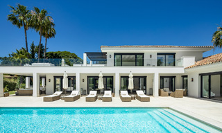 Villa méditerranéenne moderne luxueusement rénovée à vendre, en première ligne de golf à Nueva Andalucia, Marbella 73877 