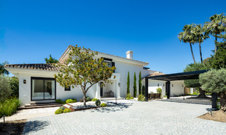 Villa méditerranéenne moderne luxueusement rénovée à vendre, en première ligne de golf à Nueva Andalucia, Marbella 73878 