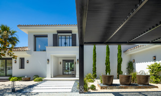 Villa méditerranéenne moderne luxueusement rénovée à vendre, en première ligne de golf à Nueva Andalucia, Marbella 73879 