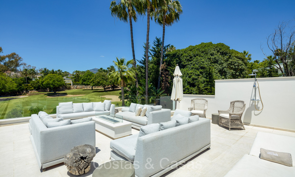 Villa méditerranéenne moderne luxueusement rénovée à vendre, en première ligne de golf à Nueva Andalucia, Marbella 73892