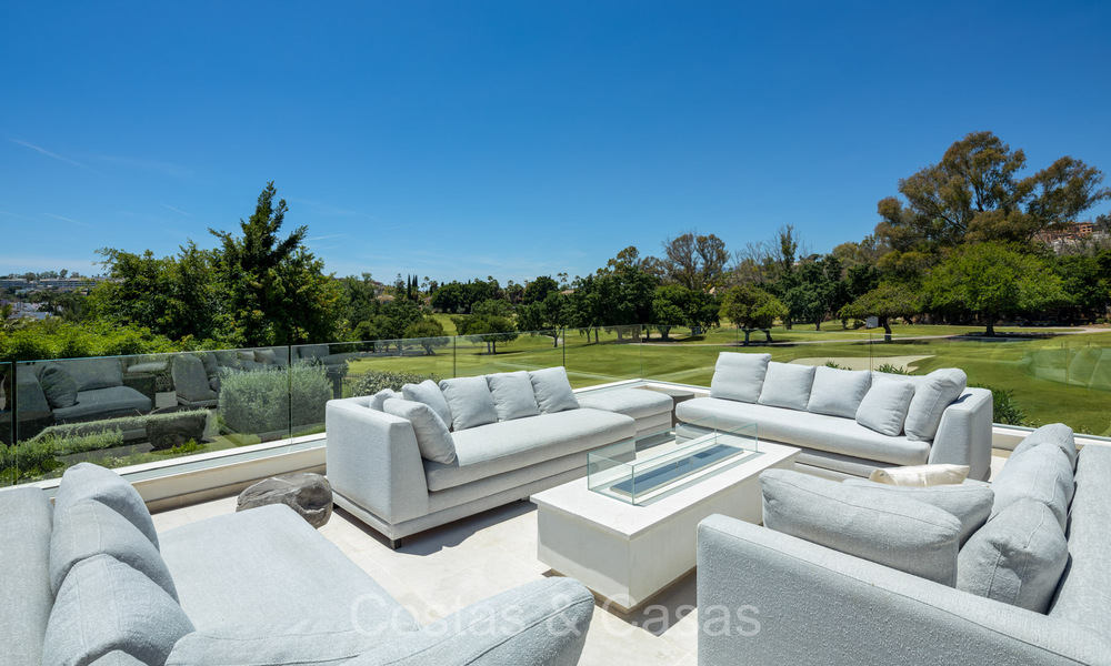 Villa méditerranéenne moderne luxueusement rénovée à vendre, en première ligne de golf à Nueva Andalucia, Marbella 73893