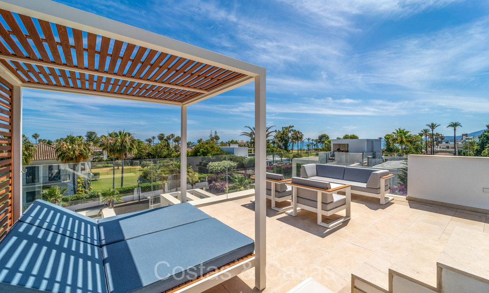 Villa de luxe élégante et moderne à vendre à quelques pas de la plage sur le New Golden Mile entre Marbella et Estepona 73940