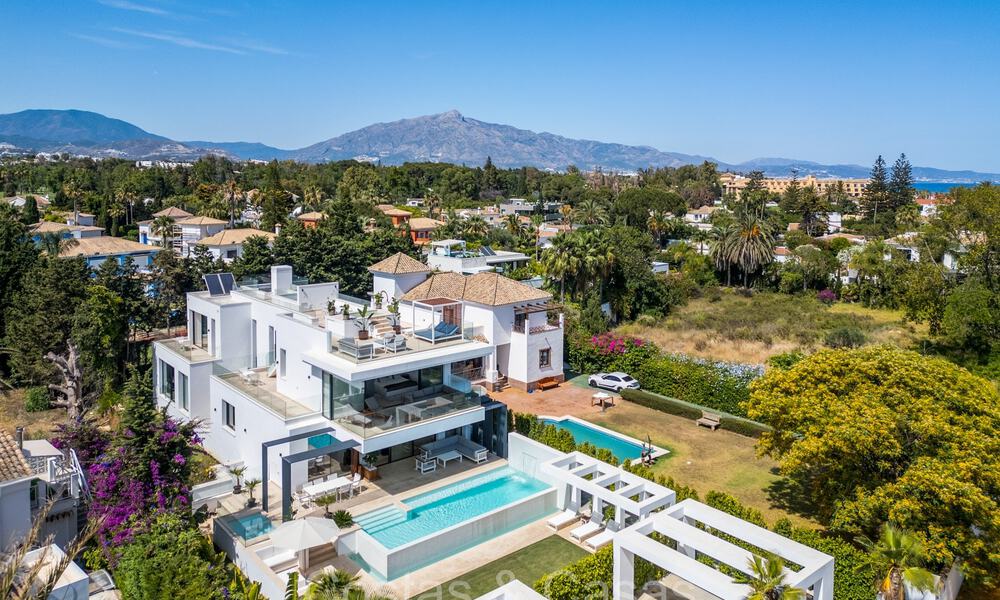 Villa de luxe élégante et moderne à vendre à quelques pas de la plage sur le New Golden Mile entre Marbella et Estepona 73941