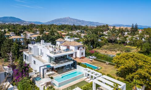 Villa de luxe élégante et moderne à vendre à quelques pas de la plage sur le New Golden Mile entre Marbella et Estepona 73941