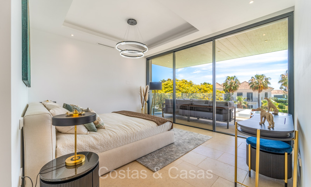 Villa de luxe élégante et moderne à vendre à quelques pas de la plage sur le New Golden Mile entre Marbella et Estepona 73942