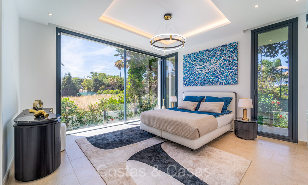 Villa de luxe élégante et moderne à vendre à quelques pas de la plage sur le New Golden Mile entre Marbella et Estepona 73944