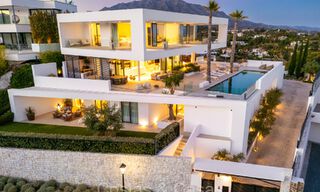 Majestueuse villa design avec une architecture de pointe à vendre à La Quinta, Benahavis - Marbella 73978 