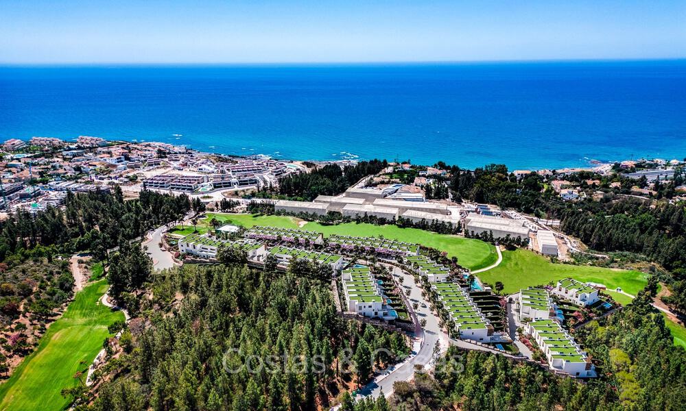 Revente! Propriété de nouvelle construction à vendre avec vue sur le golf et la mer, à deux pas du club de golf de Mijas Costa, Costa del Sol 74024