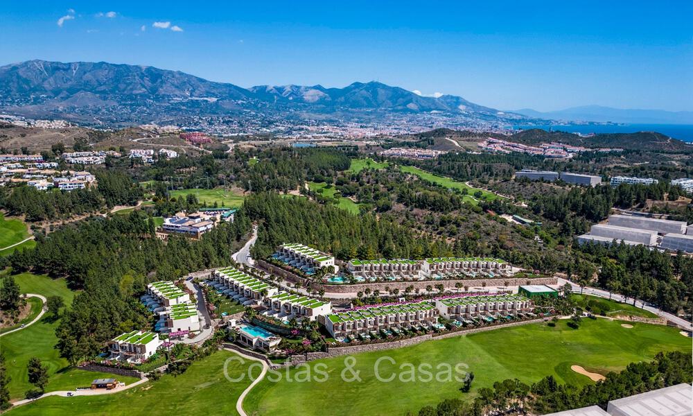 Revente! Propriété de nouvelle construction à vendre avec vue sur le golf et la mer, à deux pas du club de golf de Mijas Costa, Costa del Sol 74025