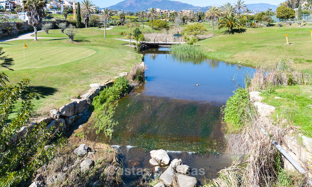 Villa prête à emménager à vendre à distance de marche d'un club-house de golf sur le New Golden Mile, Marbella - Estepona 74069