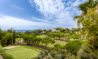 Appartement spacieux avec vue spectaculaire sur le golf et la mer, à quelques pas de la plage à l'est de Marbella 74090 