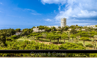 Appartement spacieux avec vue spectaculaire sur le golf et la mer, à quelques pas de la plage à l'est de Marbella 74091 