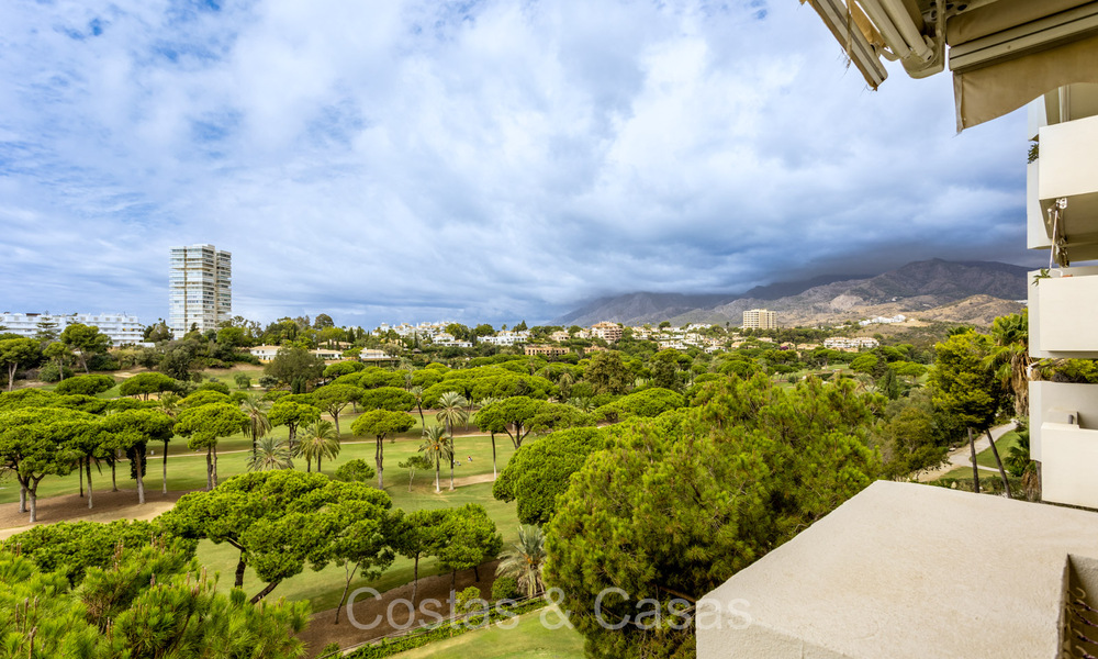 Appartement spacieux avec vue spectaculaire sur le golf et la mer, à quelques pas de la plage à l'est de Marbella 74105