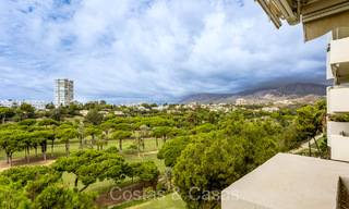 Appartement spacieux avec vue spectaculaire sur le golf et la mer, à quelques pas de la plage à l'est de Marbella 74105 