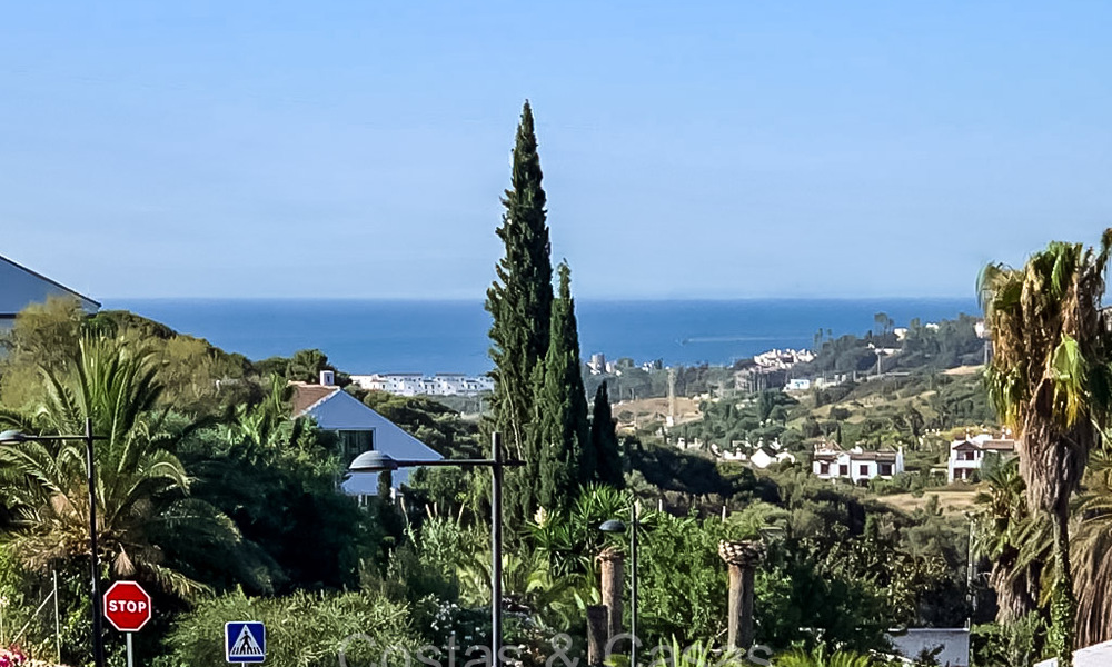 Villa moderniste de nouvelle construction à vendre dans une zone de golf près du centre d'Estepona 74178