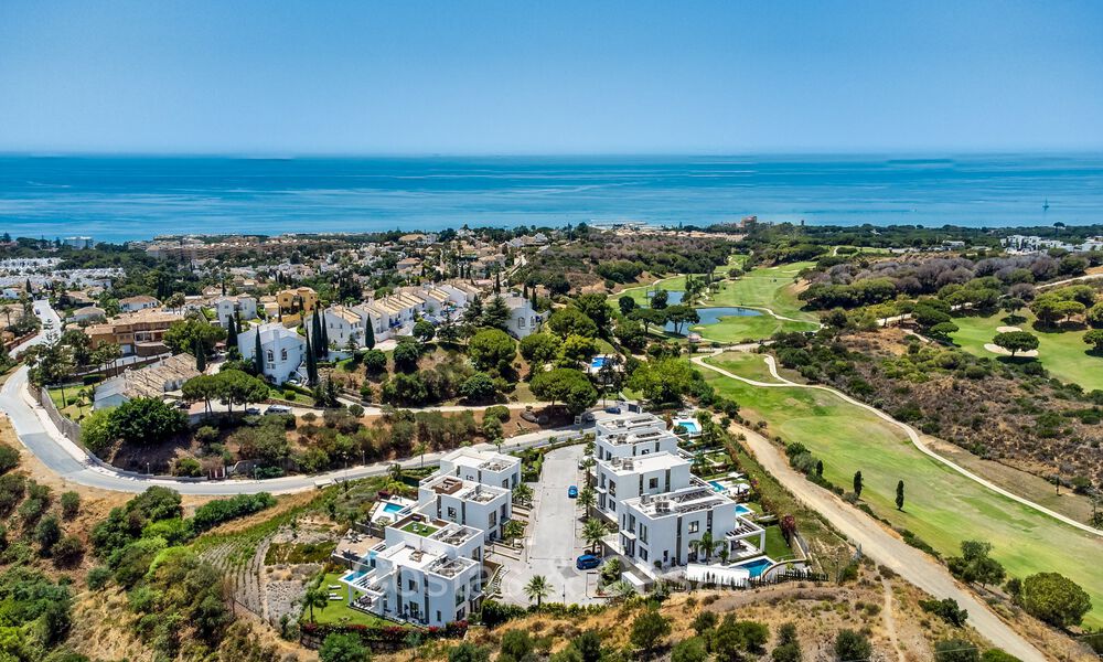 Villa jumelée moderne prête à emménager avec vue sur la mer à vendre, sur le terrain de golf de l'Est de Marbella 74203