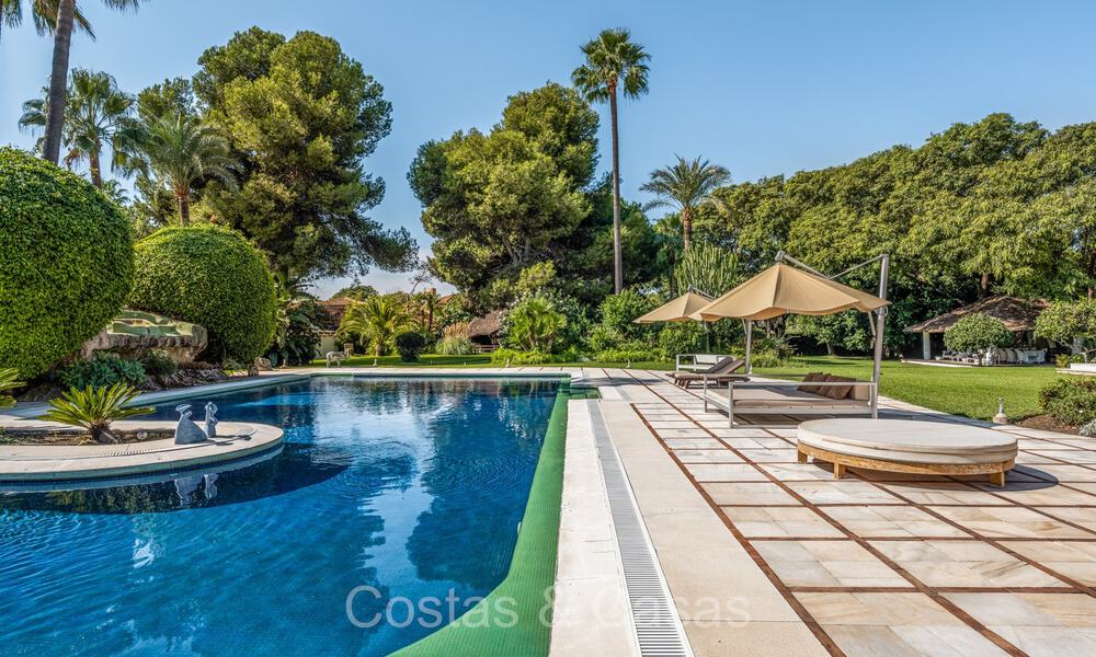 Impressionnante villa de luxe à vendre à deux pas de la plage sur le New Golden Mile entre Marbella et Estepona 74233