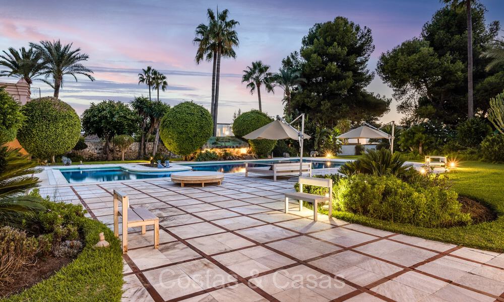 Impressionnante villa de luxe à vendre à deux pas de la plage sur le New Golden Mile entre Marbella et Estepona 74240