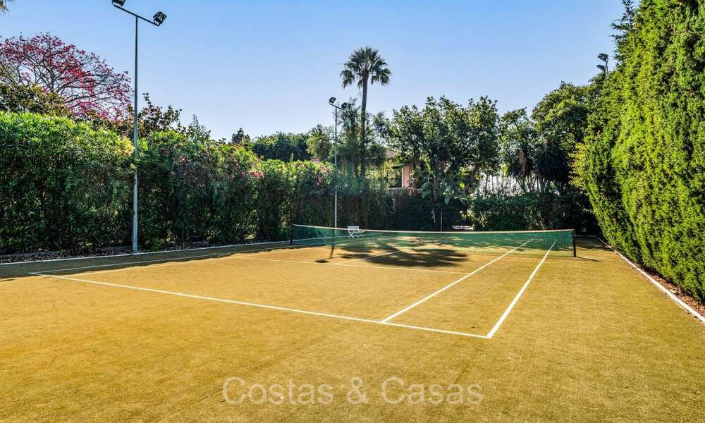 Impressionnante villa de luxe à vendre à deux pas de la plage sur le New Golden Mile entre Marbella et Estepona 74250