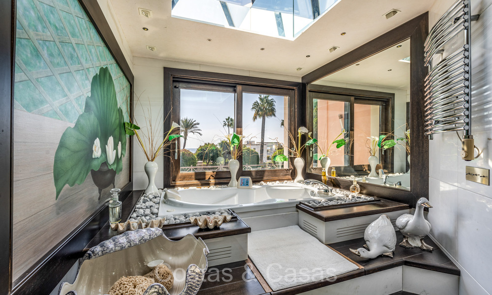 Impressionnante villa de luxe à vendre à deux pas de la plage sur le New Golden Mile entre Marbella et Estepona 74254