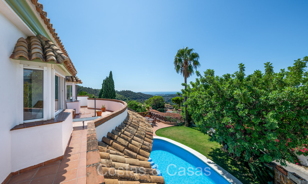 Villa familiale traditionnelle avec des vues impressionnantes à vendre dans une position élevée à Istan, Marbella 74313