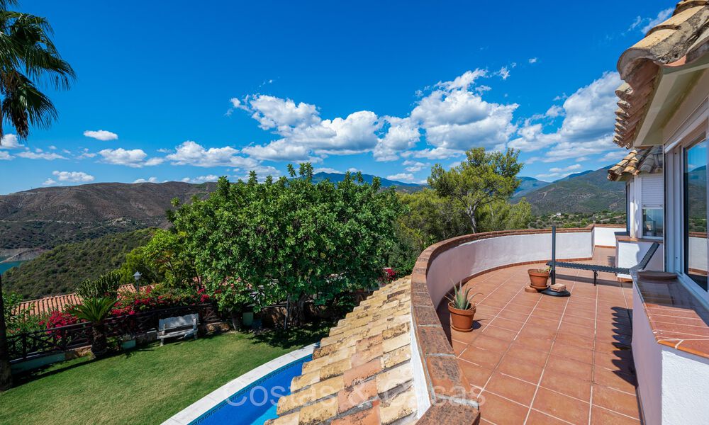 Villa familiale traditionnelle avec des vues impressionnantes à vendre dans une position élevée à Istan, Marbella 74314