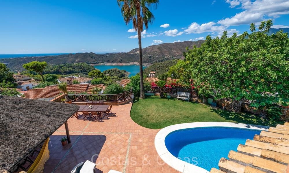 Villa familiale traditionnelle avec des vues impressionnantes à vendre dans une position élevée à Istan, Marbella 74315