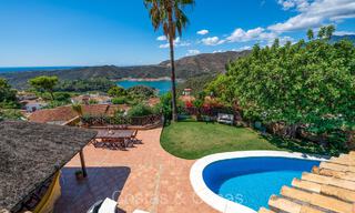 Villa familiale traditionnelle avec des vues impressionnantes à vendre dans une position élevée à Istan, Marbella 74315 