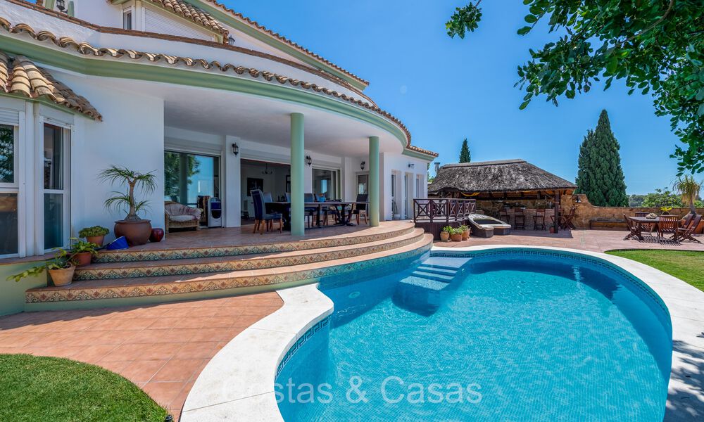 Villa familiale traditionnelle avec des vues impressionnantes à vendre dans une position élevée à Istan, Marbella 74318