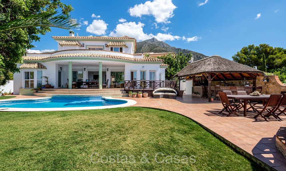 Villa familiale traditionnelle avec des vues impressionnantes à vendre dans une position élevée à Istan, Marbella 74319