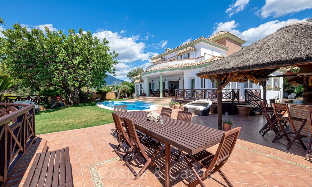 Villa familiale traditionnelle avec des vues impressionnantes à vendre dans une position élevée à Istan, Marbella 74322