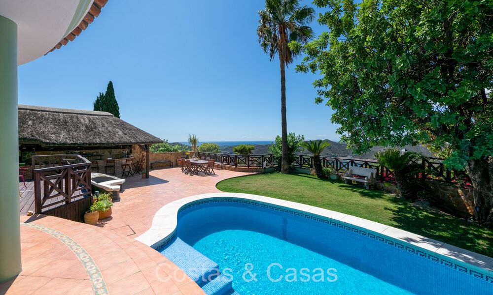 Villa familiale traditionnelle avec des vues impressionnantes à vendre dans une position élevée à Istan, Marbella 74323