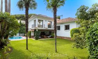 Charmante villa méditerranéenne à vendre à deux pas de la plage de Los Monteros, à l'est du centre de Marbella 74333 