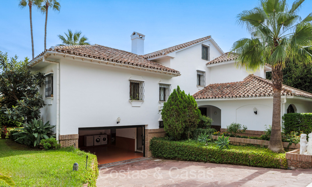 Charmante villa méditerranéenne à vendre à deux pas de la plage de Los Monteros, à l'est du centre de Marbella 74338