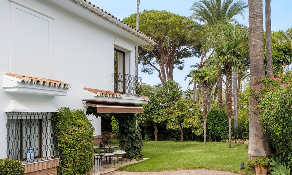 Charmante villa méditerranéenne à vendre à deux pas de la plage de Los Monteros, à l'est du centre de Marbella 74339