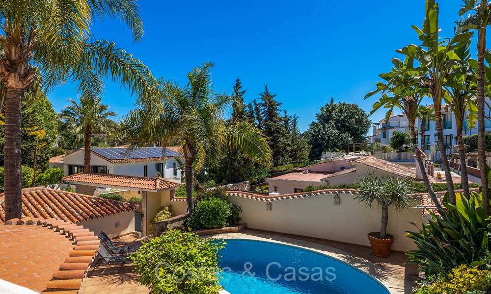 Villa espagnole à vendre à distance de marche de tout à Nueva Andalucia, Marbella 74393