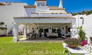 Maison spacieuse à vendre, avec de vastes espaces extérieurs dans un complexe fermé à Nueva Andalucia, Marbella 74702