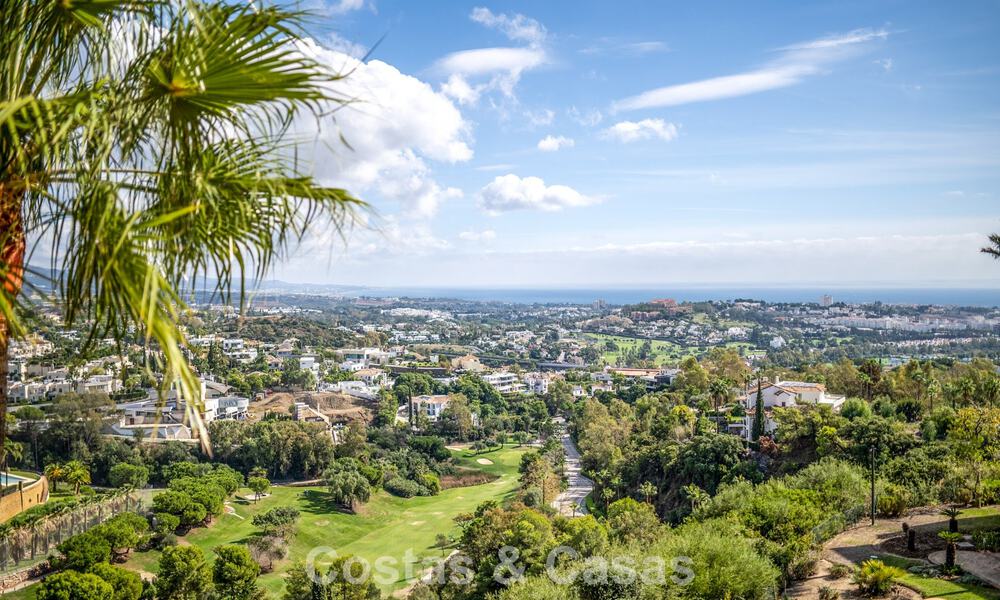 Penthouse en première ligne de golf avec de vues sur le golf et la mer à vendre dans une urbanisation fermée à Benahavis - Marbella 74733