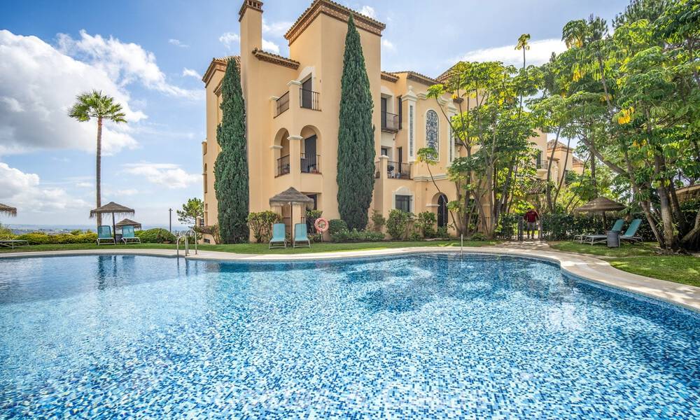 Penthouse en première ligne de golf avec de vues sur le golf et la mer à vendre dans une urbanisation fermée à Benahavis - Marbella 74736