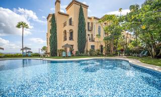 Penthouse en première ligne de golf avec de vues sur le golf et la mer à vendre dans une urbanisation fermée à Benahavis - Marbella 74736 