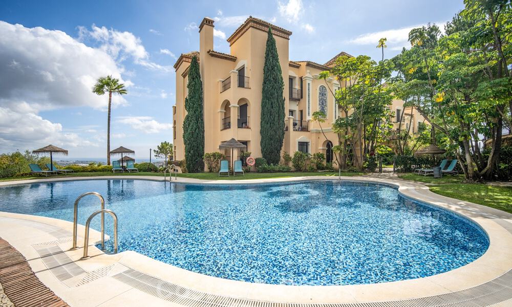 Penthouse en première ligne de golf avec de vues sur le golf et la mer à vendre dans une urbanisation fermée à Benahavis - Marbella 74737