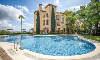 Penthouse en première ligne de golf avec de vues sur le golf et la mer à vendre dans une urbanisation fermée à Benahavis - Marbella 74737 