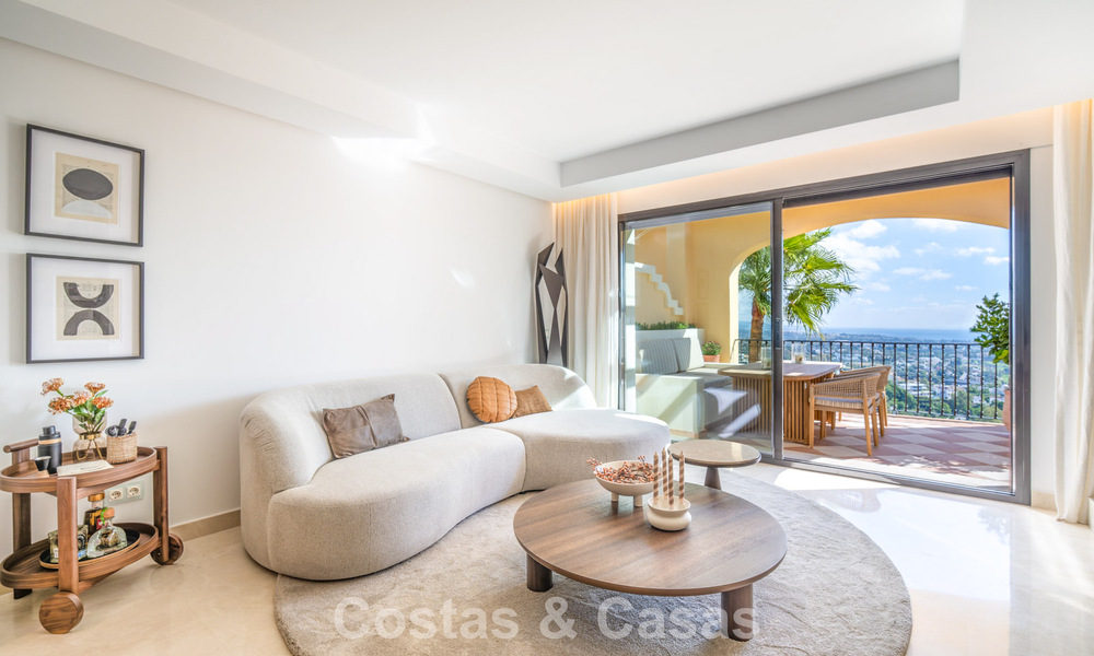 Penthouse en première ligne de golf avec de vues sur le golf et la mer à vendre dans une urbanisation fermée à Benahavis - Marbella 74738