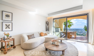 Penthouse en première ligne de golf avec de vues sur le golf et la mer à vendre dans une urbanisation fermée à Benahavis - Marbella 74738 