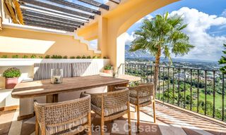 Penthouse en première ligne de golf avec de vues sur le golf et la mer à vendre dans une urbanisation fermée à Benahavis - Marbella 74739 