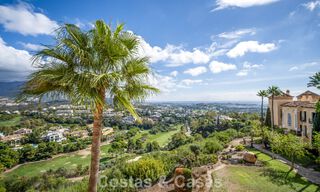 Penthouse en première ligne de golf avec de vues sur le golf et la mer à vendre dans une urbanisation fermée à Benahavis - Marbella 74741 